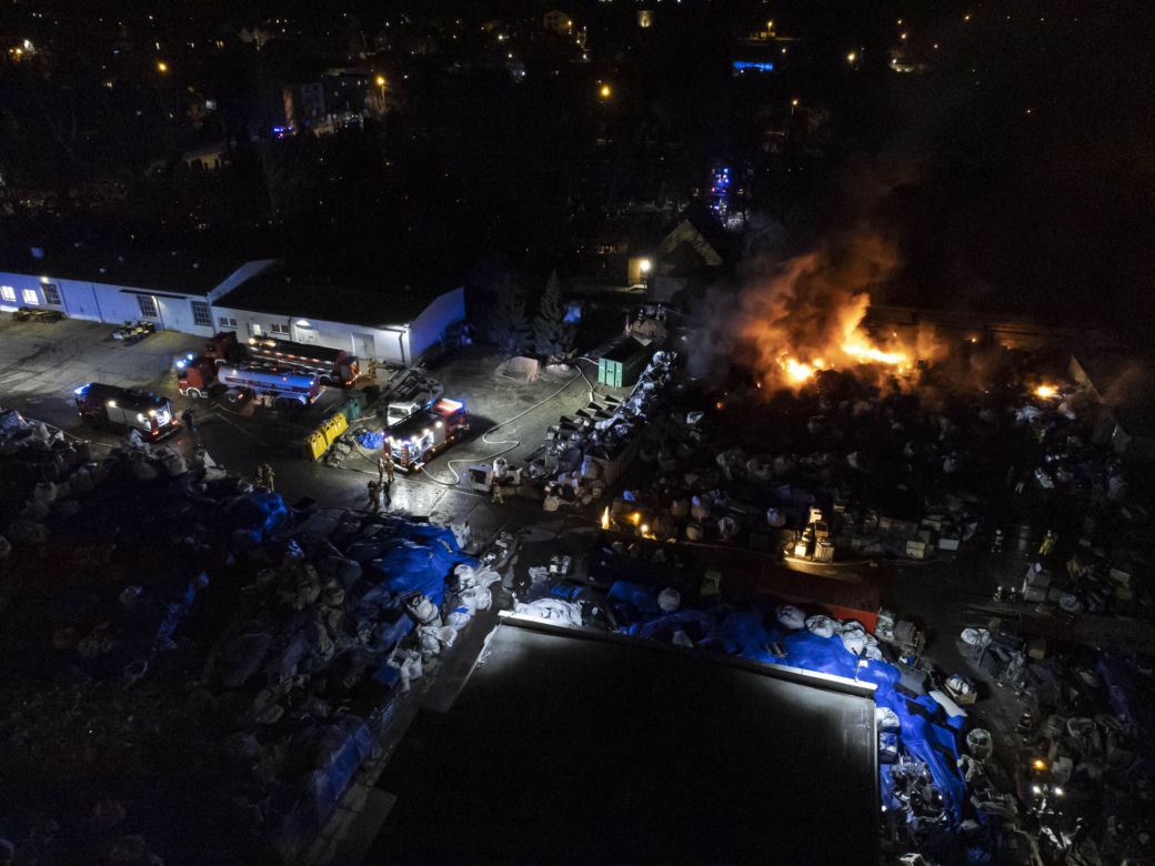 Płonęło składowisko akumulatorów i baterii