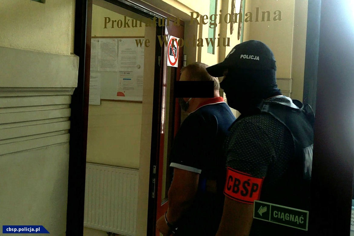 Wrocław. Oszukał 100 firm! "Amerykański dżentelmen" prowadził dzięki temu wystawne życie!