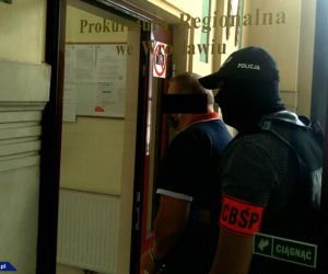 Wrocław. Oszukał 100 firm! Amerykański dżentelmen prowadził dzięki temu wystawne życie!