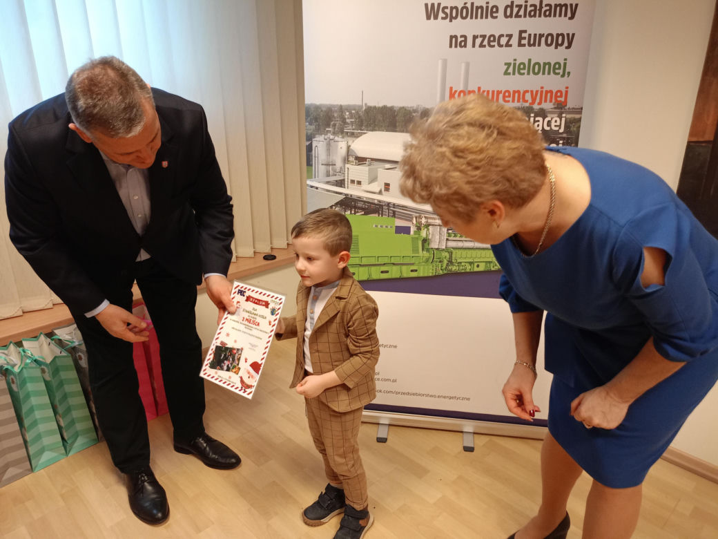 Podsumowanie konkursu na bożonarodzeniową kartkę świąteczną z recyklingu odbyło się w siedzibie Przedsiębiorstwa Energetycznego w Siedlcach