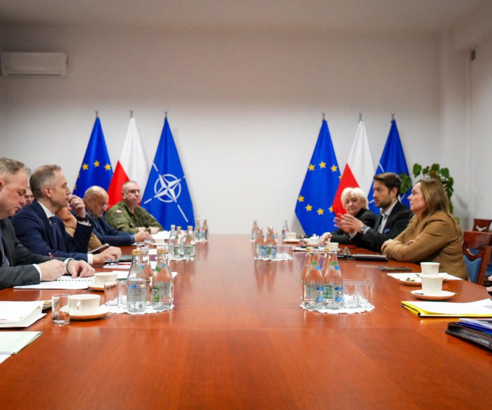 Przyszłość Wojskowych Zakładów Lotniczych nr 1. Kluczowe spotkanie z udziałem władz państwowych i samorządowych