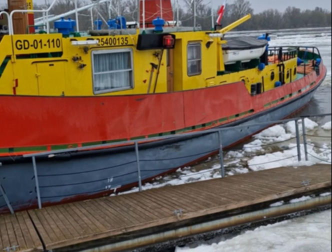 Lodołamacze na Wiśle w Toruniu. Trwa akcja kruszenia lodu