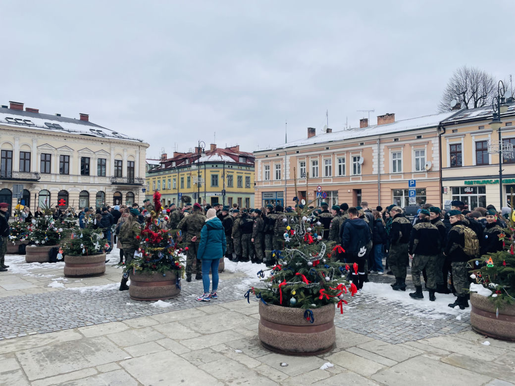 Maturzyści zatańczyli na Rynku poloneza