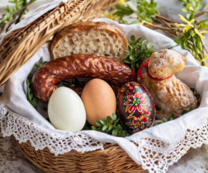 Jajka w święconce: obrane czy w skorupkach? Wybór nie jest oczywisty