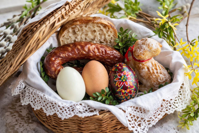 Jajka w święconce: obrane czy w skorupkach? Wybór nie jest oczywisty
