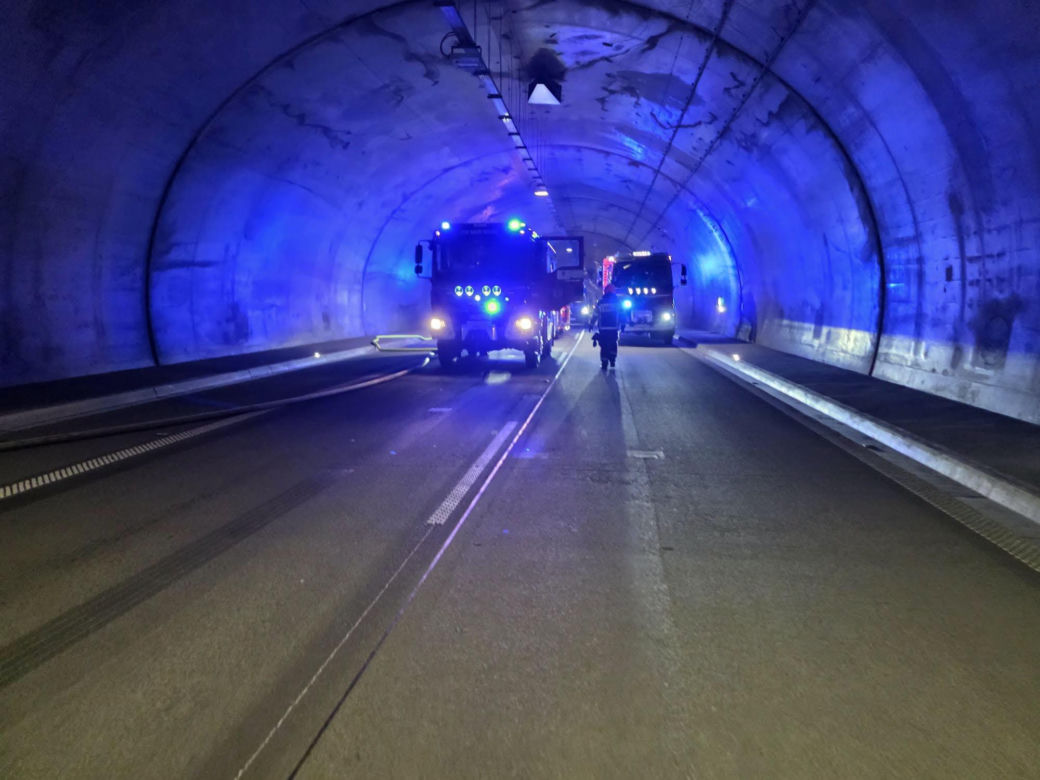 Pożar w tunelu na S3! Ciężarówka stanęła w płomieniach, trasa całkowicie zablokowana