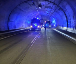 Pożar w tunelu na S3! Ciężarówka stanęła w płomieniach, trasa całkowicie zablokowana