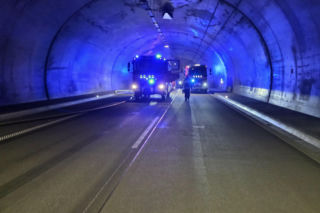 Pożar w tunelu na S3! Ciężarówka stanęła w płomieniach, trasa całkowicie zablokowana