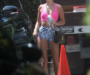 Hailey Bieber 