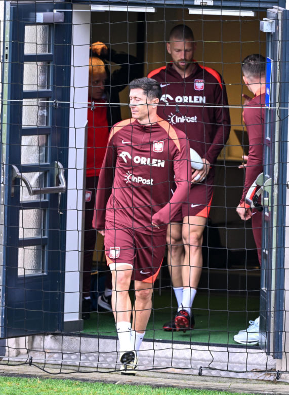 Lewandowski trenuje pełną parą, Zieliński na rowerku