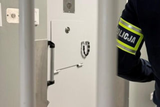 50-latek z powiatu gostyńskiego znęcał się nad żoną i córką. Sam wezwał policję