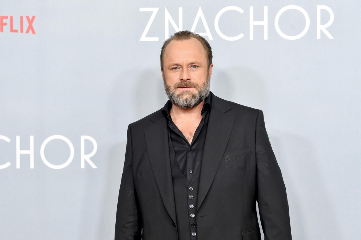 Leszek Lichota dopiero co ogłosił rozstanie. Teraz na czerwonym dywanie pozował u boku pięknej blondynki. To znana stylistka