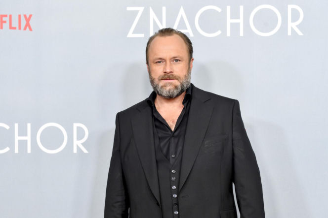 Leszek Lichota dopiero co ogłosił rozstanie. Teraz na czerwonym dywanie pozował u boku pięknej blondynki. To znana stylistka