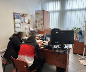 Brutalne pobicie w galerii handlowej. Skatowali mężczyzn, bo nie dostali papierosa!