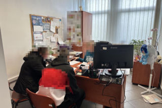 Brutalne pobicie w galerii handlowej. Skatowali mężczyzn, bo nie dostali papierosa!