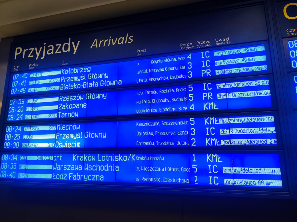 Protest maszynistów spowodował utrudnienia na kolei - dworzec w Krakowie