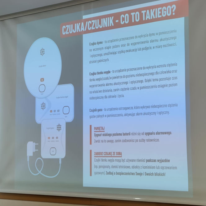Więcej czujek dymu i czadu w domach w regionie. Trafią do potrzebujących z powiatu łomżyńskiego