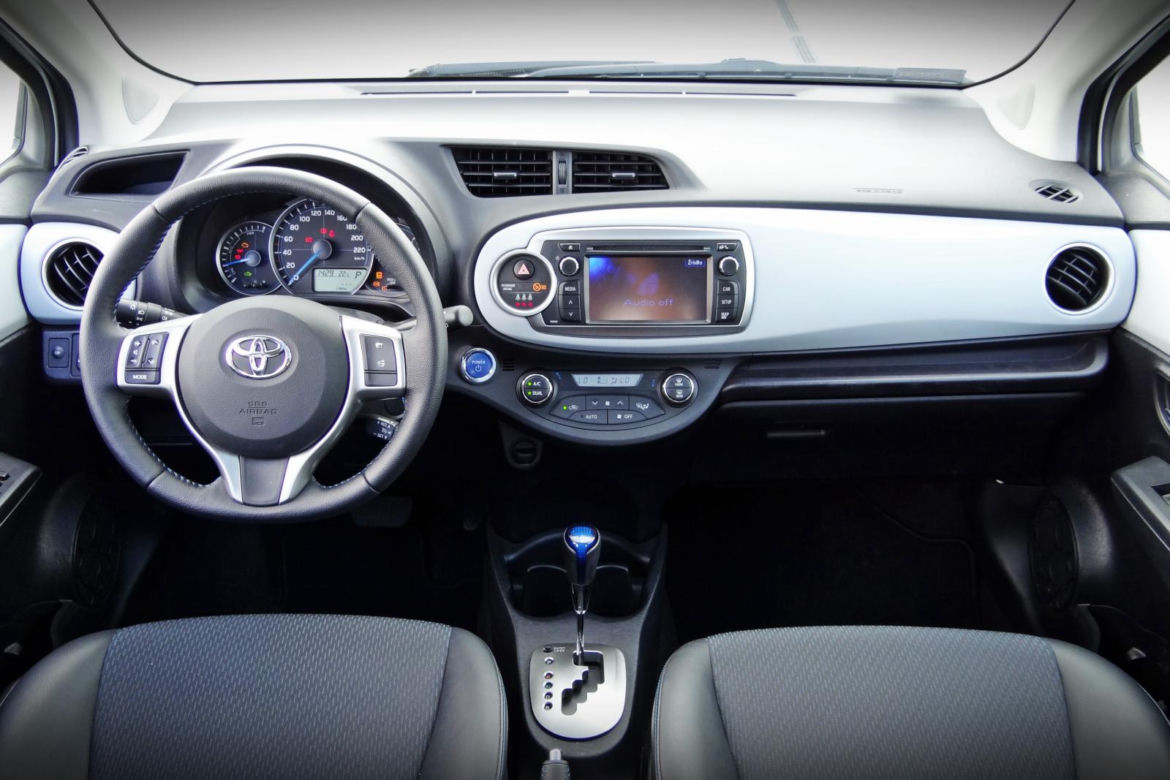 Toyota Yaris Hybrid 100