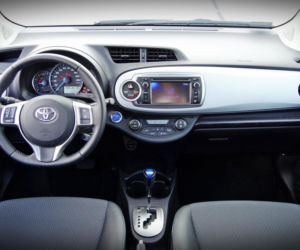 Toyota Yaris Hybrid 100