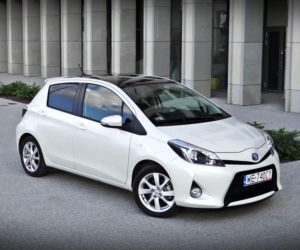 Toyota Yaris Hybrid 100