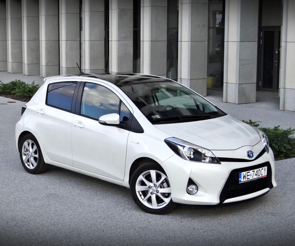 Toyota Yaris Hybrid 100