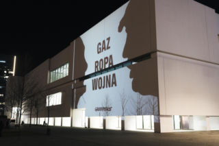 Donald Trump i Władimir Putin na Muzeum Sztuki Nowoczesnej. Zaskakująca akcja w sercu Warszawy