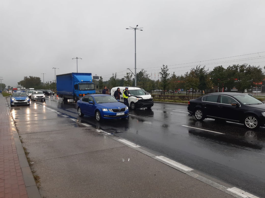 Bardzo niespokojny poranek w Toruniu. Dwie kolizje na tej samej ulicy!