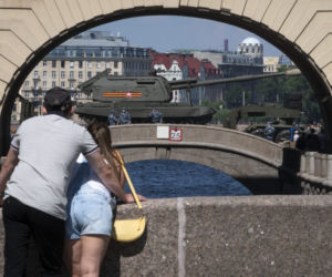 Dzień Zwycięstwa i WIELKA parada. Pomogą Putinowi w referendum?