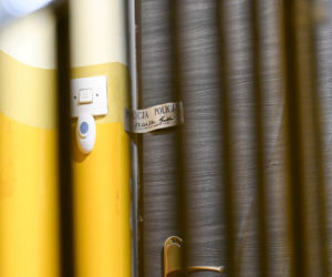 Dwa dni przed tragedią pozowali razem do zdjęcia. Dziś w mieszkaniu przy Bałtyckiej 3 nadal pracują śledczy