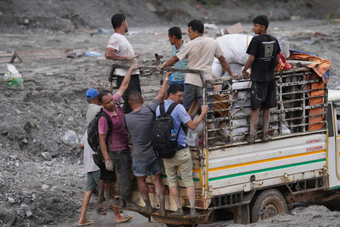 Nepal/ Już 903 ofiary śmiertelne powodzi błyskawicznej; gwałtowny wzrost liczby zaginionych