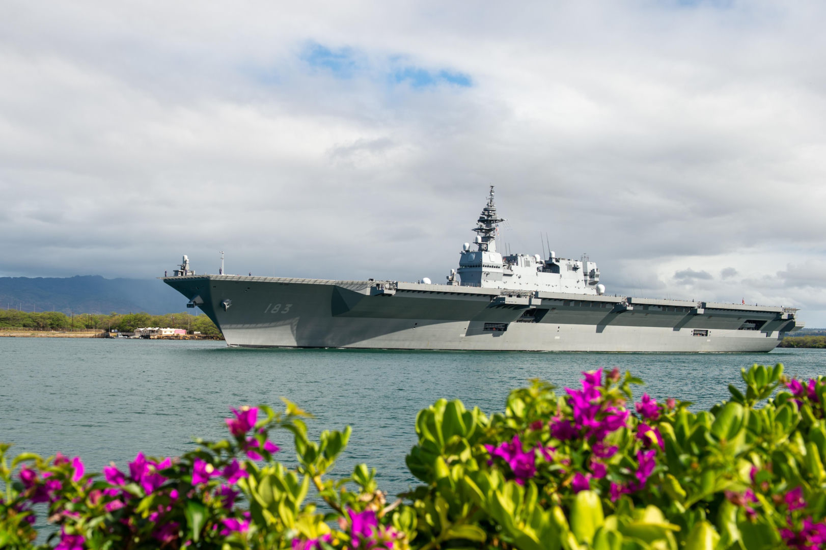 JS "Izumo" (DDH-183)