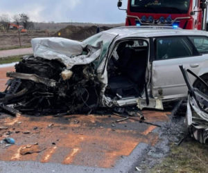 Kierowca audi i rowerzysta w stanie ciężkim! Makabra pod Sochaczewem [ZDJĘCIA]