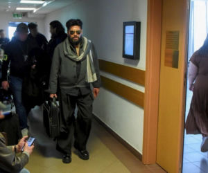 Krzysztof Rutkowski w futrze w sądzie