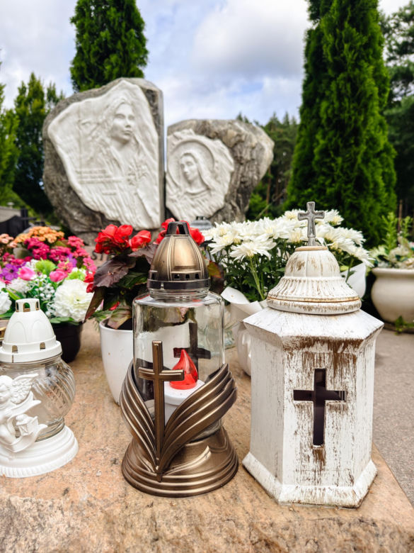 Mama 13-letniej Izy spoczęła obok swojej córki. Nigdy nie doczekała zatrzymania jej zabójcy