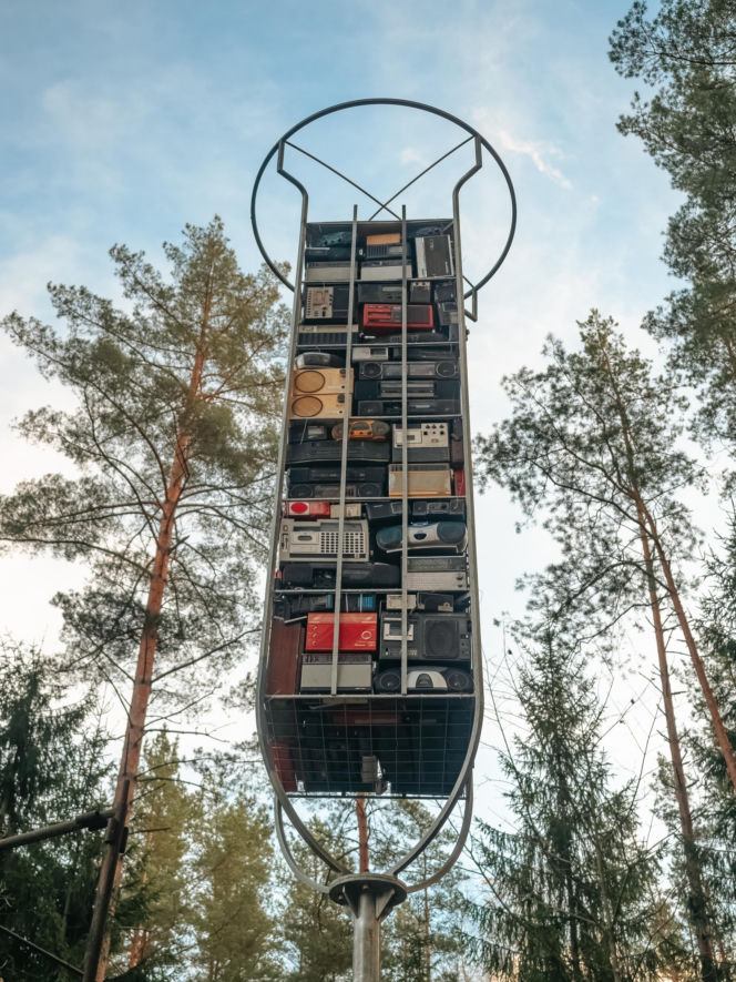 Labirynt z 3 tys. telewizorów