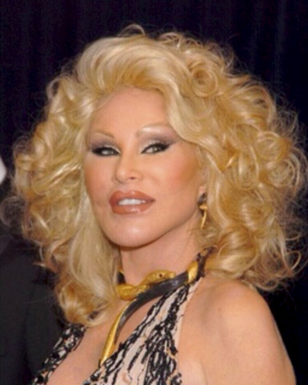 Kobieta kot szokuje na Instagramie! Jocelyn Wildestein zrobiła retusz wszech czasów 