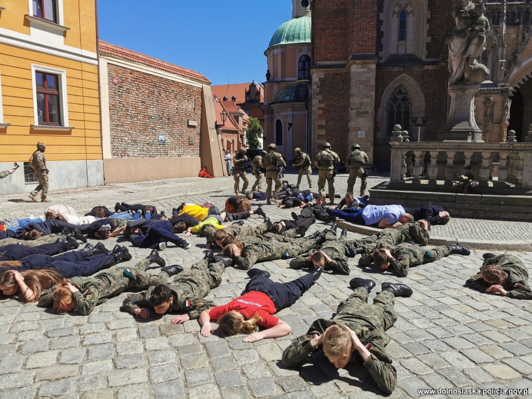 Brawurowa akcja kontrterrorystów na Ostrowie Tumskim. Odbijali zakładników z katedry 