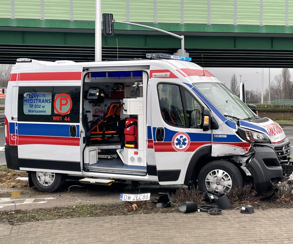 Nowa karetka rozbita