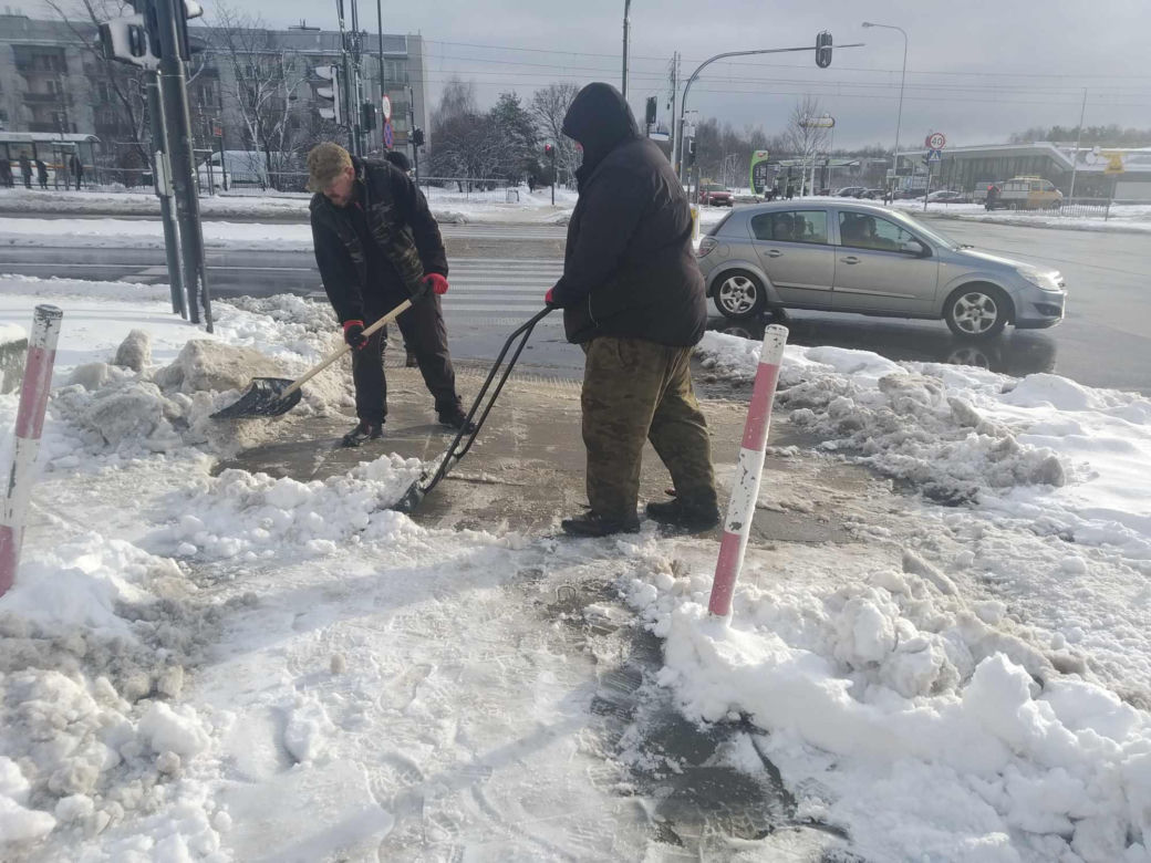 Łodzianie walczą z zimą. „Przystanki wyglądają tragicznie”