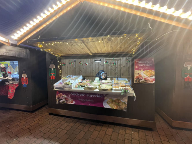 Pokémony, różowe gofry i zaskakujące różnice w cenach. Porównaliśmy łódzkie jarmarki