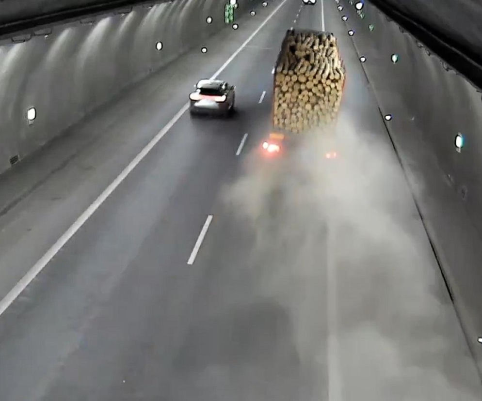 Uwaga kierowcy.  Wolniej jedziemy jedną nitką tunelu na zakopiance