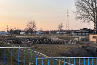 Stary Młyn na Borkach będzie odbudowany. Firma wykonując inwestycje wróciła do prac po zimowej przerwie