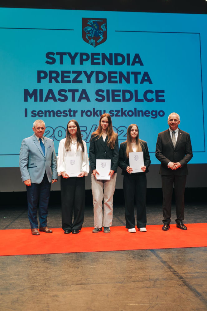 Najzdolniejsi uczniowie odebrali stypendia Prezydenta Miasta Siedlce