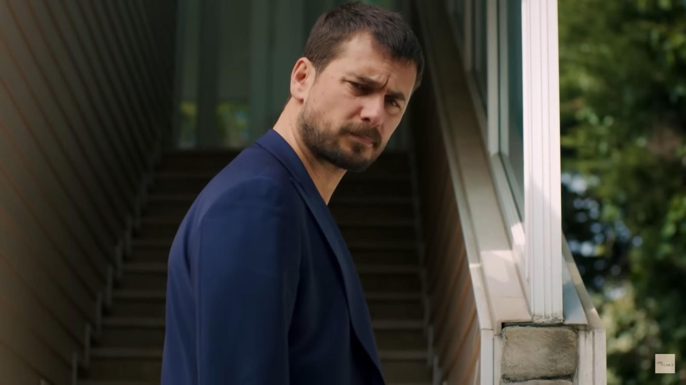 "No dobrze, jeśli tak bardzo chcesz już opuścić ten dom, niech tak będzie"