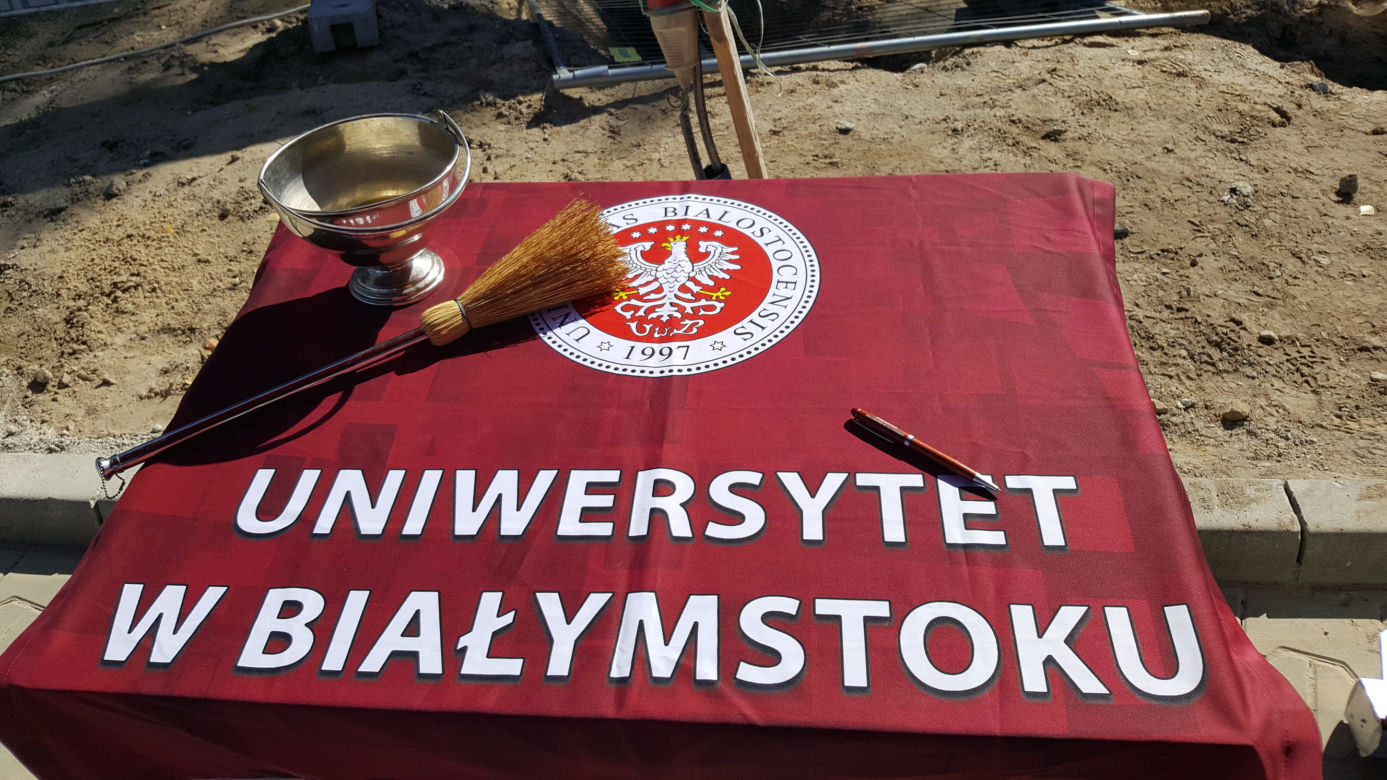 Białystok. Budowa biblioteki UwB i obserwatorium astronimicznego z planetarium