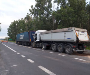 Zderzenie dwóch TIRów na drodze krajowej nr 74. Wszystko przez nieuwagę 