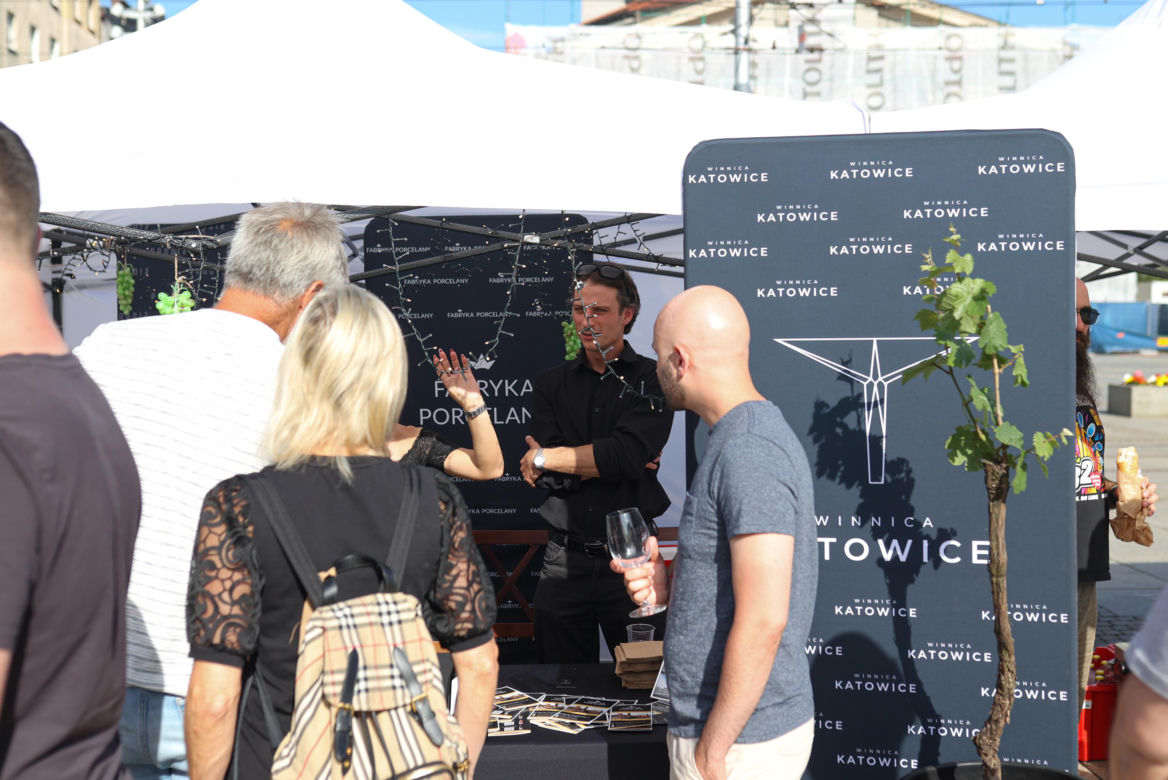 Trwa Fiesta Vinoteki w Katowicach. Degustacje, tańce i warsztaty na rynku