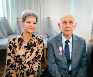 Złoty Gody par małżeńskich w Siedlcach - wręczenie pamiątkowych medali