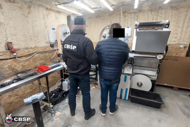 Tak wyglądała zlikwidowana fabryka papierosów. Kulisy akcji w Małopolsce