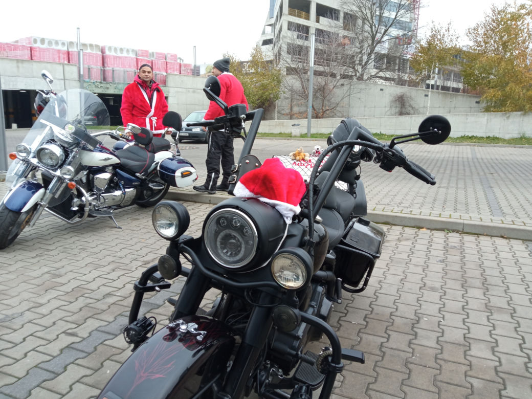 Motomikołajki Podkarpacie 2022. W sobotę Mikołaje wyjechali do Domu Dziecka w Nienadowej